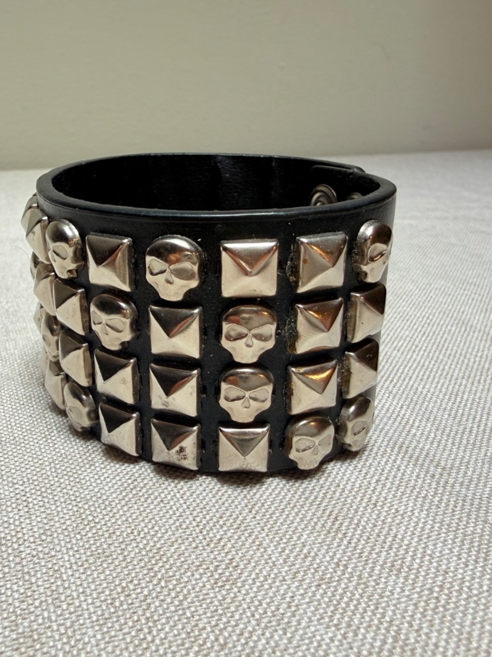 Skull Studded Black Leather Cuff Biker Goth Punk - Picture 5 of 8